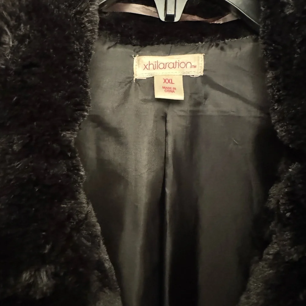 Elegant Black Faux Fur Coat - Picture 6 of 6